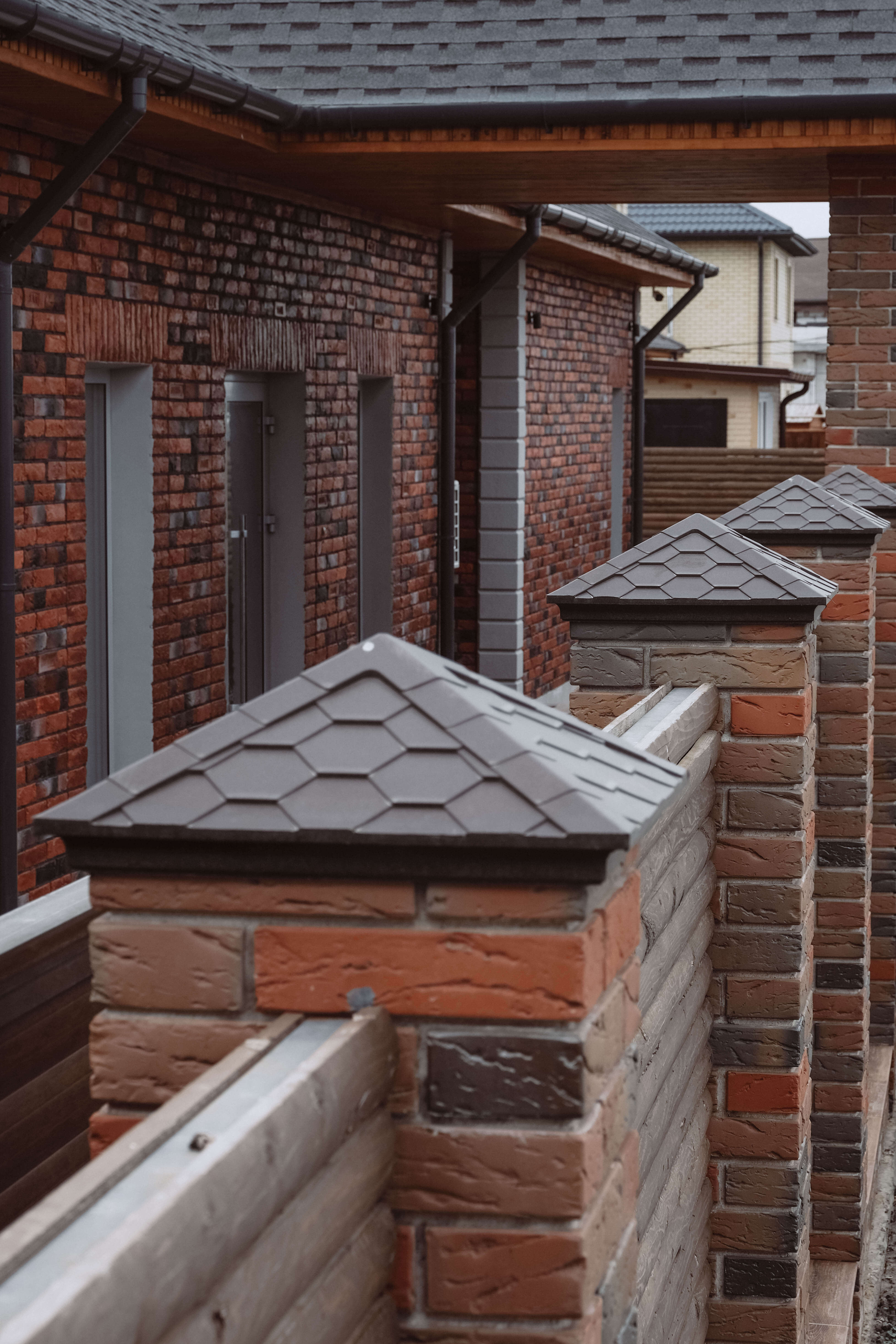 Колпак Zking Эверест Коричневый на столб 1.5х1.5 кирпича (390х390мм) в Бийске фото